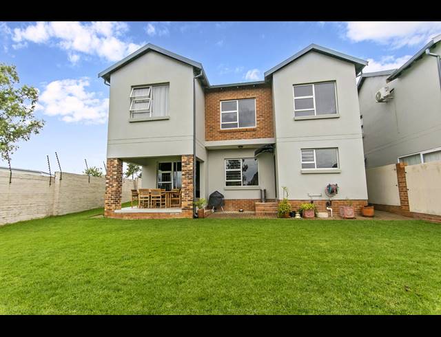 3 BEDROOM TOWNHOUSE FOR SALE IN HONEYDEW